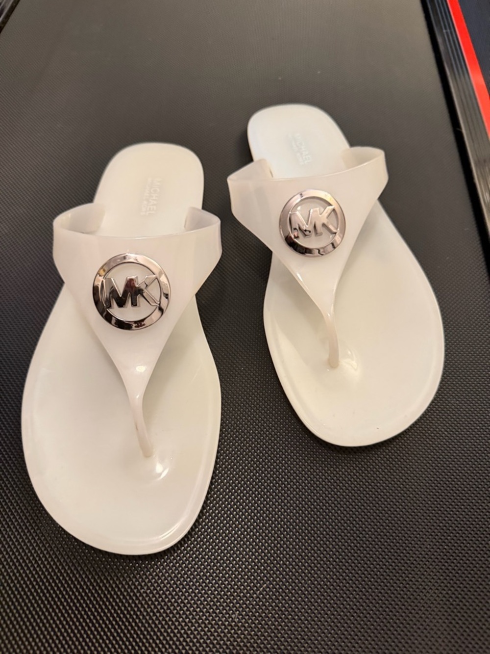 Michael Kors Clear Jelly Thong Sandals (Clear)